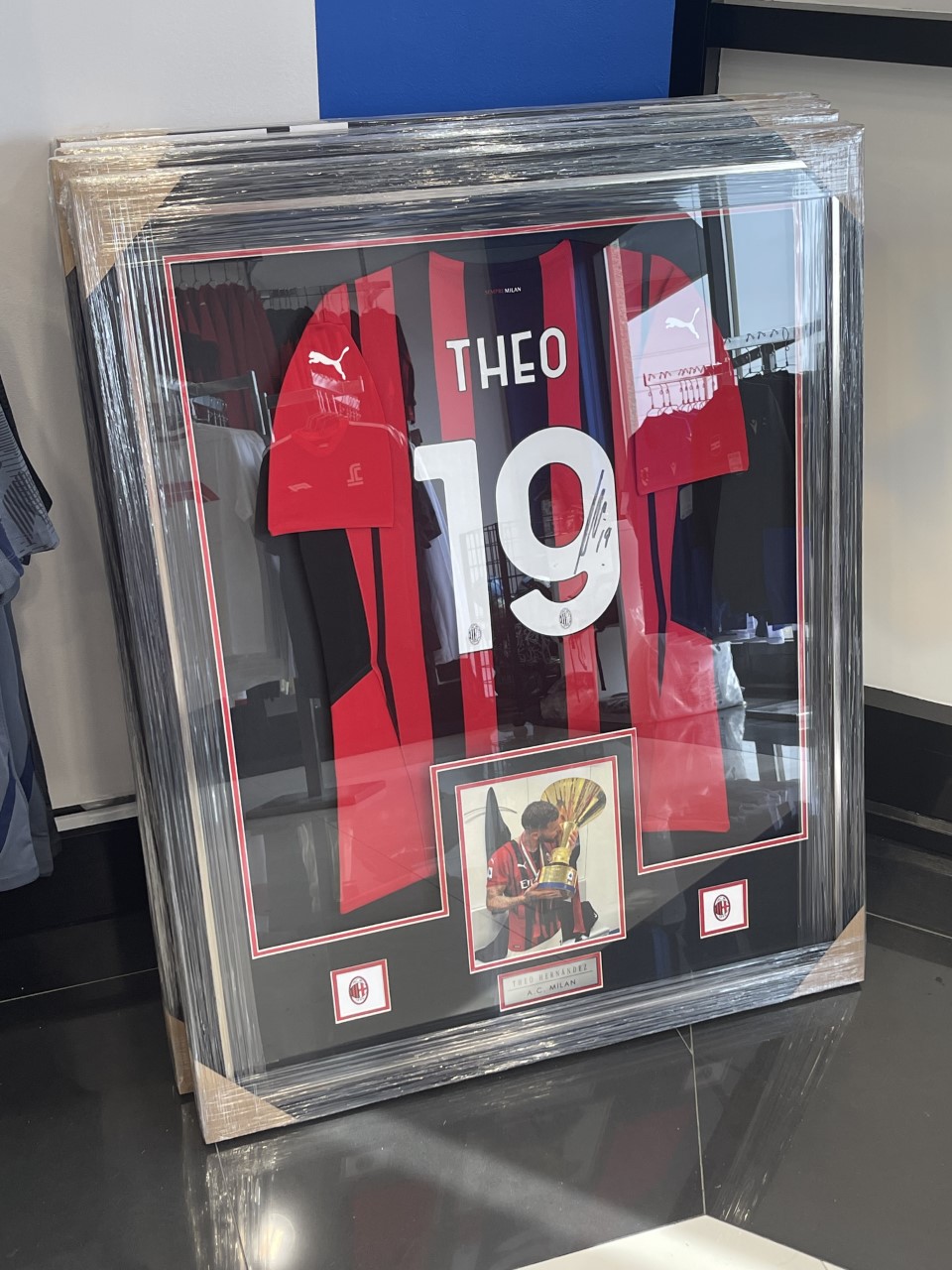 Theo Hernandez AC Milan – Framed & Signed – Tdot Italians